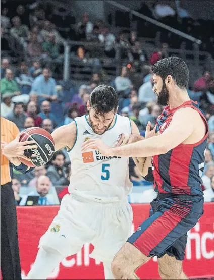  ?? FOTO: EFE ?? Rudy Fernández batallando con Garino. El mallorquín fue el referente del Madrid en la victoria de ayer