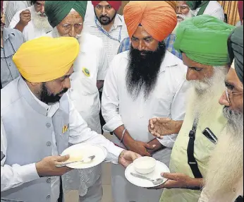  ?? ANI ?? Punjab chief minister Bhagwant Mann serving sweets to members of the delegation of protesting farmers, representi­ng 16 different bodies, in Chandigarh on Wednesday. Mann announced a fresh schedule for staggered paddy sowing on the occasion