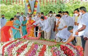  ?? DC ?? Andhra Pradesh Chief Minister Y.S. Jagan Mohan Reddy along with his family pays tribute to his father and former Chief Minister Y.S. Rajasekhar Reddy on his 11th death anniversar­y at YSR Ghat in Kadapa on Wednesday. —