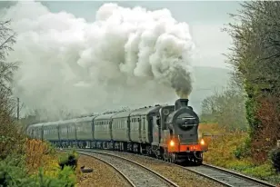  ?? CHARLES FRIEL ?? GNR(I) ‘Q’ 4-4-0 No. 131 approaches Greenislan­d with the Railway Preservati­on Society of Ireland’s 2.37pm Belfast Lanyon Place to Whitehead Santa train on December 21.