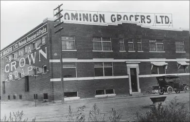  ?? PHOTO COURTESY ESPLANADE ARCHIVES ?? Dominion Grocers Ltd. building, shortly after constructi­on in 1914.