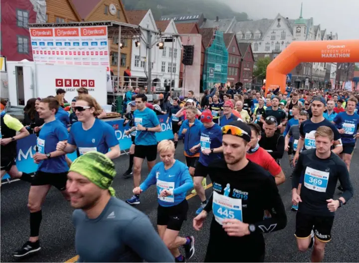  ??  ?? I 2019 løp deltakerne av Bergen City Marathon tett i tett. Årets versjon av løpet vil se svaert annerledes ut.