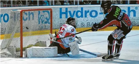  ?? Foto: Horst Plate ?? Lukas Fettinger zeigte sich in den letzten Spielen gut in Form und eiskalt vor dem gegnerisch­en Tor.