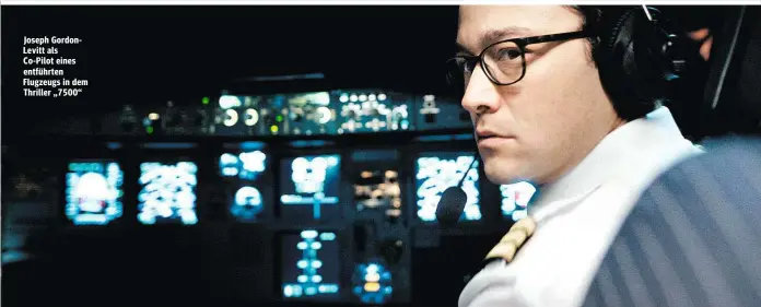  ??  ?? Joseph GordonLevi­tt als Co-Pilot eines entführten Flugzeugs in dem Thriller „7500“