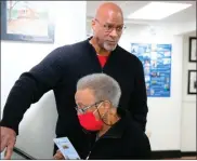  ?? Beverly Foster ?? Martha “Moe” Maxwell and her cousin enjoy the informatio­n on the interactiv­e kiosk.