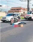  ??  ?? El compatriot­a falleció al caer del vehículo en el que iba.