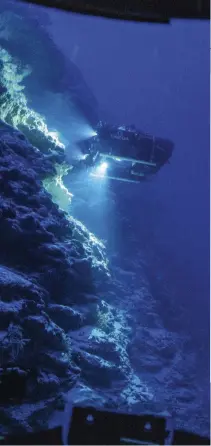  ??  ?? ABOVE LEFT
A Nekton submersibl­e inspects a seamount in the Seychelles during the 2019 expedition