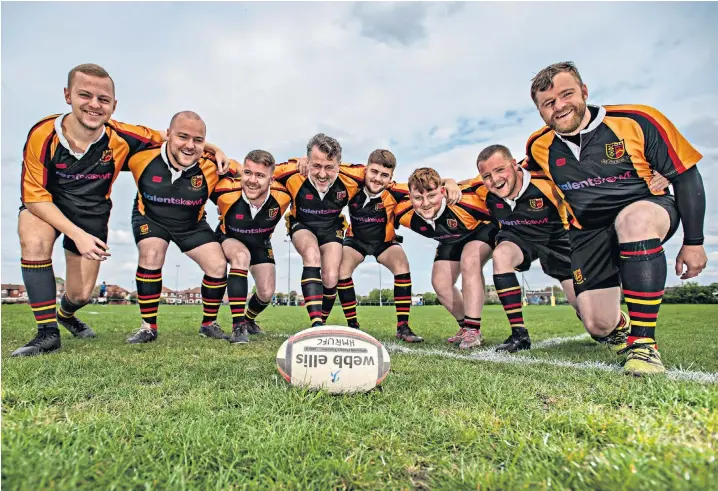  ?? ?? Mike Ireland with his seven sons, who all played in the pack in the same team for Heaton Moor. His sons are Luke, Sam, Daniel, Stephen, Joel, Matthew and Thomas