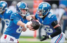  ?? JOHN MINCHILLO/AP PHOTO ?? In this Nov. 13, 2022, file photo, New York Giants quarterbac­k Daniel Jones hands off the ball to running back Saquon Barkley during the second quarter of a game in East Rutherford, N.J.