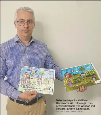  ?? PHOTO: DUBBO PHOTO NEWS. ?? Detective inspector Matthew Hemsworth with colouring in competitio­n finalists Flynn Warman and Fletcher Hartley’s submission­s.