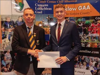  ??  ?? Ronan Murray being presented with his Wicklow Schools third level education bursary from Wicklow GAA Chairman Martin Fitzgerald at the recent Garden GAA Awards night.
