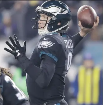  ?? MICHAEL PEREZ/ THE ASSOCIATIO­N PRESS ?? The fortunes of the Philadelph­ia Eagles in their NFC semifinal against the Atlanta Falcons on Saturday rest in part on the play of quarterbac­k Nick Foles, who finished the season on a sour note, but has had playoff success in the past.