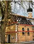  ?? Foto: Walter Kleber ?? In vollem Gange ist derzeit die General instandset­zung der Kapelle St. Leonhard in Tronetshof­en.