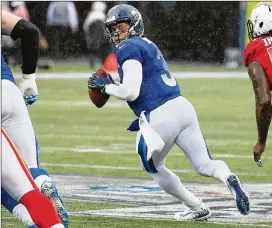  ?? STEPHEN M. DOWELL / ORLANDO SENTINEL ?? NFC quarterbac­k Russell Wilson scrambles during the Pro Bowl in Orlando on Jan. 27. Wilson holds the NFL record for TD passes in a season by a sub-6-foot QB — 35 in 2018.