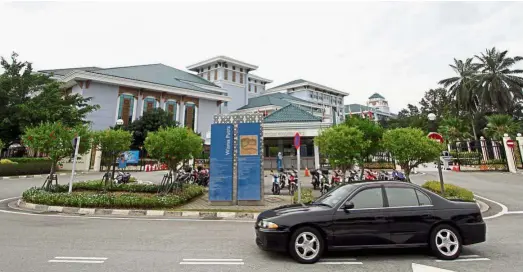  ??  ?? Tough times: Diplomatic staff of Wisma Putra, whose headquarte­rs is located in Putrajaya, claim that their welfare is being overlooked following the budget revision.