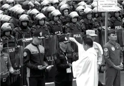  ?? (PNA) ?? MANILA. A priest blesses the 60,000-strong multi-agency force during the send-off ceremonies on November 5, 2017 for the upcoming 31st Associatio­n of Southeast Asian Nations (Asean) Summit 2017 and Related Meetings.