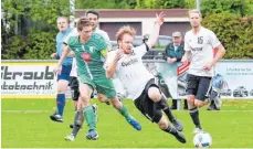  ?? FOTO: ALEXANDER HOTH ?? Der SV Beuren musste sich im Topspiel der Bezirkslig­a beim TSV Meckenbeur­en mit 1:2 geschlagen geben.