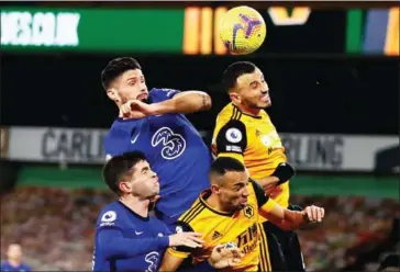  ?? AFP ?? Chelsea’s striker Giroud (top-left) vies with Wolverhamp­ton Wanderers’ midfielder Saiss (top-right) in an EPL football match between Wolves and Chelsea at the Molineux stadium on December 15, 2020.