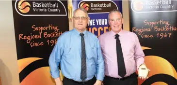  ??  ?? Basketball Victoria Country awards committee chair Ashley Donaldson congratula­tes Kevin McLaren of Warragul District Amatuer Basketball Associatio­n on winning male administra­tor of the year.