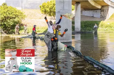  ??  ?? HOMELESS people help to clear the Black River through the Help Up organisati­on.