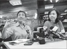  ?? Ted Aljibe AFP/Getty Images ?? MARIA RESSA, left, CEO and editor of online news site Rappler, speaks at a news conference in Manila this week with acting managing editor Chay Hofilena.