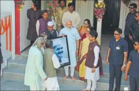  ?? RAJESH KUMAR & ADARSH GUPTA/HT PHOTOS ?? Prime Minister Narendra Modi at former PM Lal Bahadur Shastri’s ancestral home in Varanasi on Monday. Modi paid tributes to Shastri on the last day of campaignin­g.