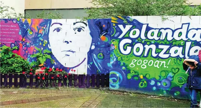  ?? EP ?? Una imagen de un mural en homenaje a la joven Yolanda González, asesinada en 1980