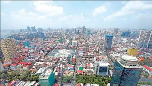  ?? HONG MENEA ?? A bird’s-eye view of many of the high-rise buildings surroundin­g the Central Market in downtown Phnom Penh last May.