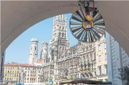  ?? SEBASTIAN MODAK PHOTOS THE NEW YORK TIMES ?? Top: The park along the banks of the Isar River in Munich, Germany.