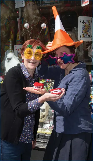  ??  ?? Julia and Sarah Walton from Tam Shephers are delighted with their win