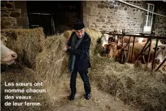  ??  ?? Les soeurs ont nommé chacun des veaux de leur ferme.