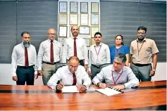  ?? ?? Mr Shahid Sangani – CEO of co-energi (R) and Mr M Zulficar Ghouse – Managing Director of Expack signing the agreement along with officials representi­ng both companies