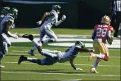  ?? BILL KOSTROUN — THE ASSOCIATED PRESS ?? The 49ers’ Jerick McKinnon runs past the Jets’ Neville Hewitt for a touchdown during the second half on Sunday.