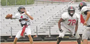  ?? WILL WEBBER/THE NEW MEXICAN ?? Quarterbac­k Arjay Ortiz, left, has more tools to work with this season, including an experience­d line anchored by 280-pound senior Babatunde Okundaye, middle.