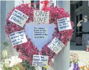  ??  ?? A wreath covered with messages hangs on a pole at a memorial for two bystanders who were stabbed to death on Friday while trying to stop a man who was yelling anti-Muslim slurs and acting aggressive­ly towards two young women.