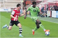  ??  ?? ON THE CHARGE: Devante Rodney tries to avoid Exeter attention.