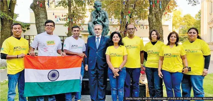  ??  ?? Sheila Varghis with the Ambassador of India at the Indian Embassy, Moscow