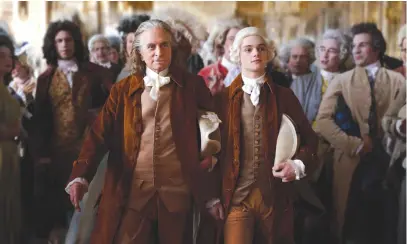  ?? (Rémy Grandroque­s/Apple TV+/TNS) ?? MICHAEL DOUGLAS (left) as Benjamin Franklin and Noah Jupe as his grandson, Temple, in ‘Franklin.’
