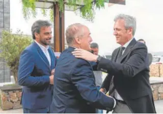  ?? // PPDEG ?? Alfonso Rueda, ayer en La Coruña con Miguel Lorenzo y Diego Calvo