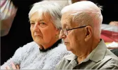  ?? (Photo J.-P.B.) ?? Yvonne et Jeannot, en janvier, pour la fête des Rois des aînés de la commune. Le couple ne manquait aucun rendez-vous associatif.