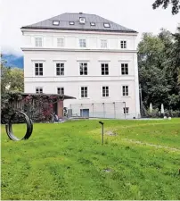  ?? BILD: SN/DANIELE PABINGER ?? Im Park von Schloss Arenberg soll der Neubau entstehen. Ein erster Entwurf stammt vom Architektu­rbüro Coop Himmelb(l)au.