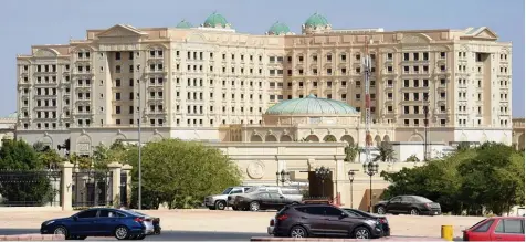  ?? Foto: Fayez Nureldine, afd ?? Palast oder Gefängnis? Weder noch, sondern das Ritz Carlton Luxushotel in der saudischen Hauptstadt Riad, hinter dessen Mauern nun zahlreiche Prinzen und prominente Un ternehmer auf Geheiß von Kronprinz Mohammed bin Salman festsitzen.