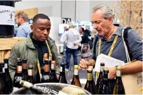  ?? ?? Elgin, à environ 65 km au sud-est du Cap, présente ses vins à Capewine, le salon des vins phare organisé par le WOSA, en 2018.