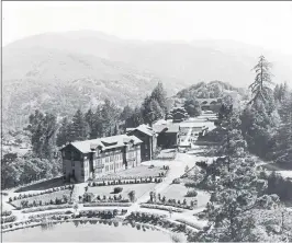  ?? COURTESY OF CALIFORNIA JESUIT ARCHIVES, LOS GATOS ?? A 1937 photo shows the Alma College campus, where Jesuit priests-in-training studied the Bible and meditated. An occasional visitor to the campus was a young Jerry Brown.