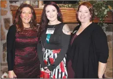  ?? NWA Democrat-Gazette/CARIN SCHOPPMEYE­R ?? Jamie Backer (from left), Brianna Baker and Carrie DeVore visit at Jingle Mingle.