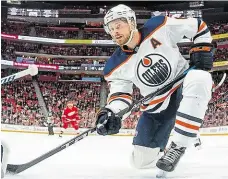  ??  ?? Adam Larsson Obránce Edmontonu se vypořádává s úmrtím otce. 2x foto: Getty Images