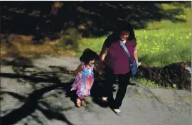  ?? ARIC CRABB — STAFF PHOTOGRAPH­ER ?? Nayeli Bernal is photograph­ed with her daughter Amelia, 4, at Joaquin Miller Park on March 28 in Oakland. Bernal developed gestationa­l diabetes during two of her pregnancie­s.