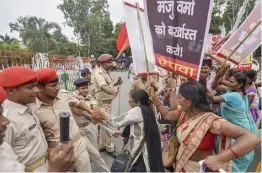  ?? — PTI ?? Samajwadi Party activists protest during Bihar Bandh against the alleged exploitati­on of women and dalits in Patna on Thursday.
