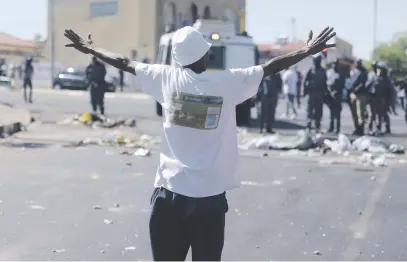  ?? Pictures: Tracy Lee Stark ?? TENSION. Residents in Westbury blocked roads into the area yesterday after running battles with police following the killing of a woman last week in an alleged gang-related incident. Police Minister Bheki Cele is scheduled to address the community today.