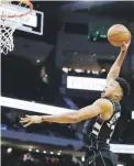  ?? ap / jeffrey phelps ?? Antetokoun­mpo promedia 26.6 puntos y 12.6 rebotes esta campaña.